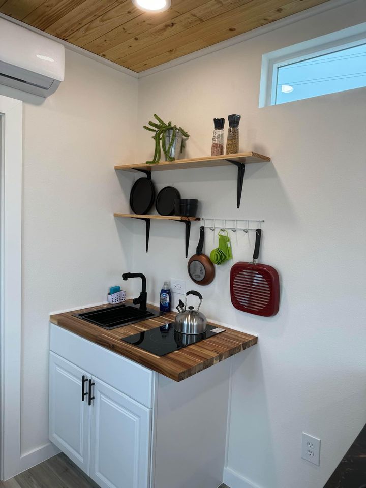 https://www.bobscontainers.com/wp-content/uploads/2024/06/kitchen_close.jpeg